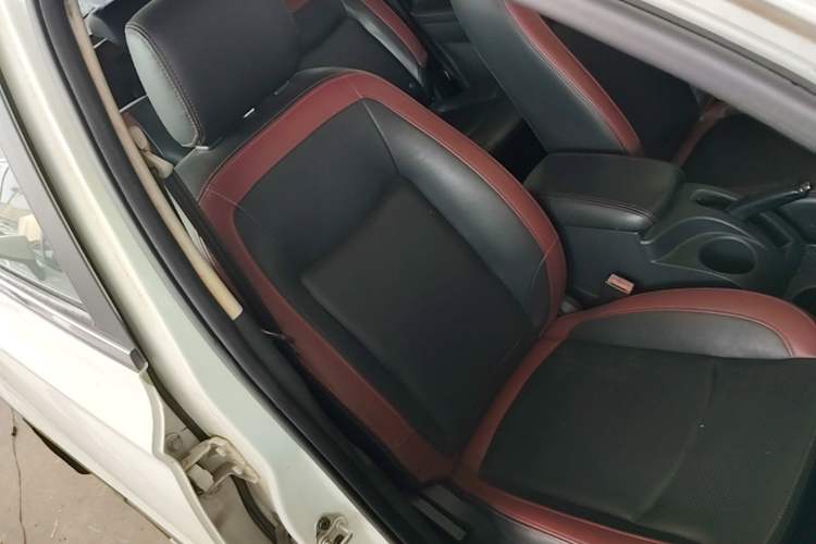 Used HYOSOW S3 2014 1.5L Comfort Version China IV Emission Standard Right Front Seat