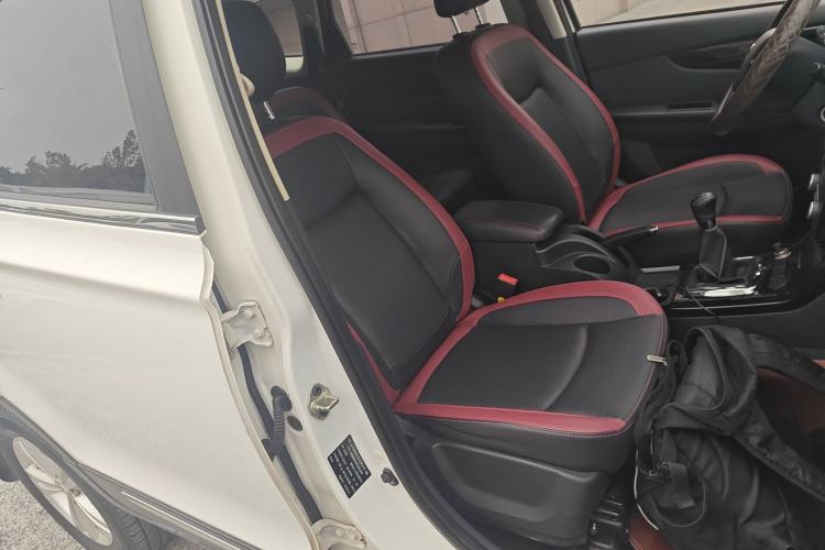 Used HYOSOW S3 2014 1.5L Luxury Version China IV Emission Standard Right Front Seat