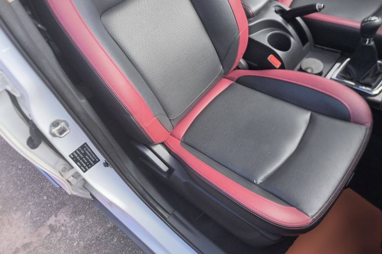 Used HYOSOW S3 2014 1.5L Luxury Version China IV Emission Standard Right Front Seat