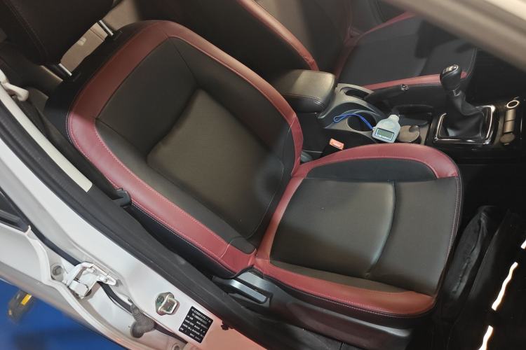 Used HYOSOW S3 2014 1.5L Luxury Version China IV Emission Standard Right Front Seat
