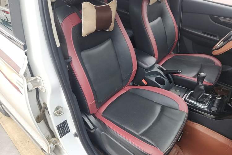 Used HYOSOW S3 2014 1.5L Luxury Version China IV Emission Standard Right Front Seat