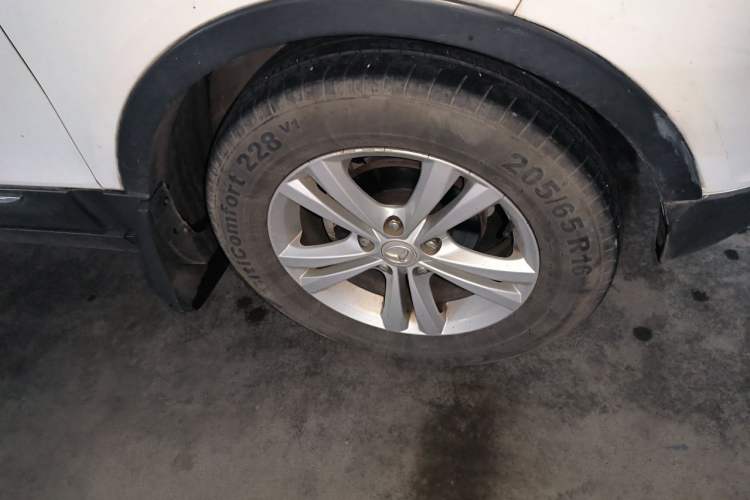 Used HYOSOW S3 2014 1.5L Luxury Version China IV Emission Standard Right Front Wheel Hub