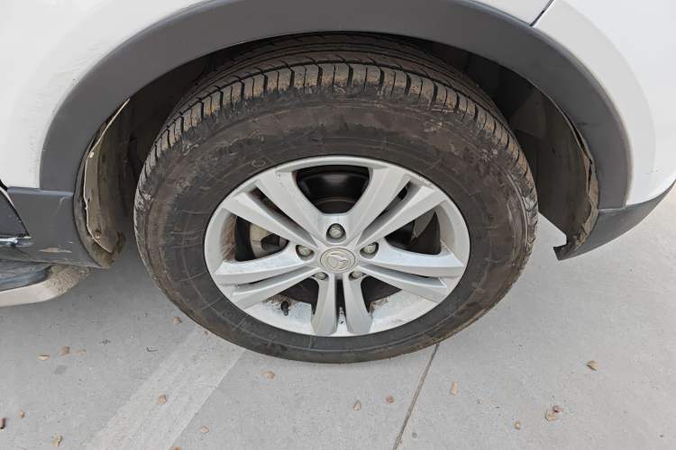 Used HYOSOW S3 2014 1.5L Luxury Version China IV Emission Standard Right Front Wheel Hub