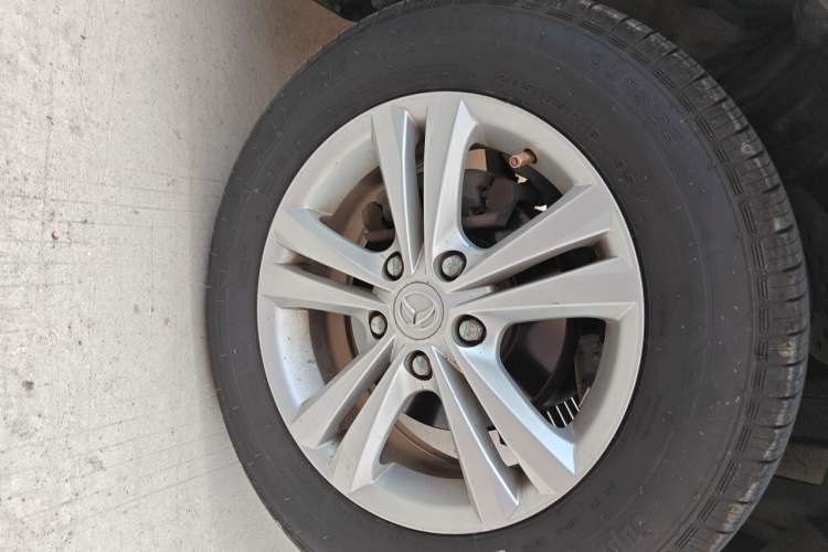 Used HYOSOW S3 2014 1.5L Luxury Version China IV Emission Standard Right Front Wheel Hub