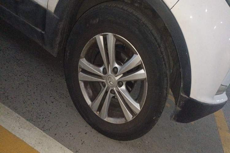 Used HYOSOW S3 2014 1.5L Luxury Version China IV Emission Standard Right Front Wheel Hub