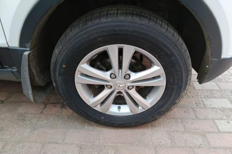 Used HYOSOW S3 2014 1.5L Comfort Version China IV Emission Standard Right Front Wheel Hub