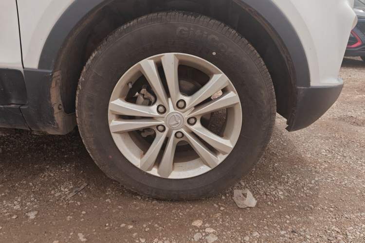 Used HYOSOW S3 2014 1.5L Comfort Version China IV Emission Standard Right Front Wheel Hub