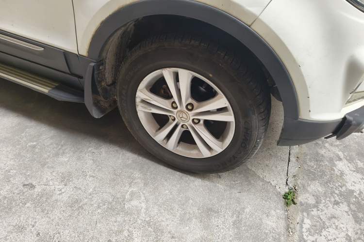 Used HYOSOW S3 2014 1.5L Comfort Version China IV Emission Standard Right Front Wheel Hub