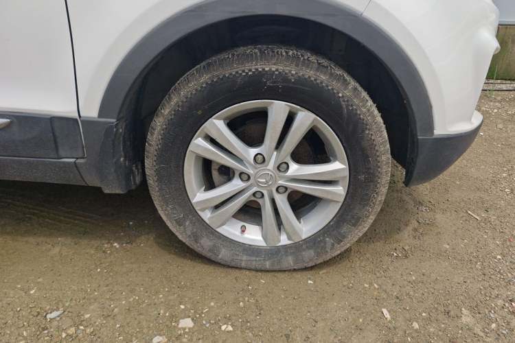 Used HYOSOW S3 2014 1.5L Luxury Version China IV Emission Standard Right Front Wheel Hub