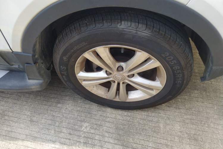 Used HYOSOW S3 2014 1.5L Luxury Version China IV Emission Standard Right Front Wheel Hub