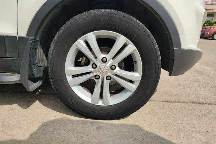 Used HYOSOW S3 2014 1.5L Luxury Version China IV Emission Standard Right Front Wheel Hub