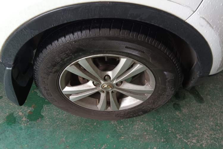 Used HYOSOW S3 2014 1.5L Comfort Version China IV Emission Standard Right Front Wheel Hub