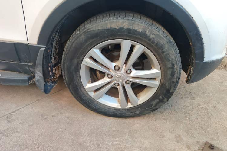 Used HYOSOW S3 2014 1.5L Luxury Version China IV Emission Standard Right Front Wheel Hub