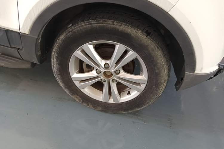 Used HYOSOW S3 2014 1.5L Luxury Version China IV Emission Standard Right Front Wheel Hub