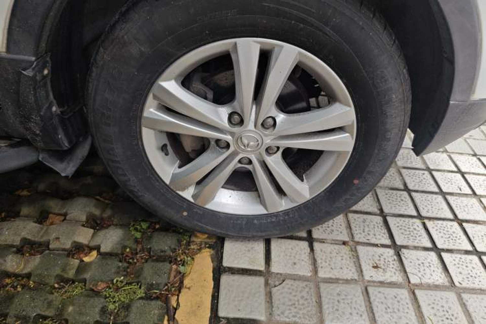 Used HYOSOW S3 2014 1.5L Luxury Version China IV Emission Standard Right Front Wheel Hub