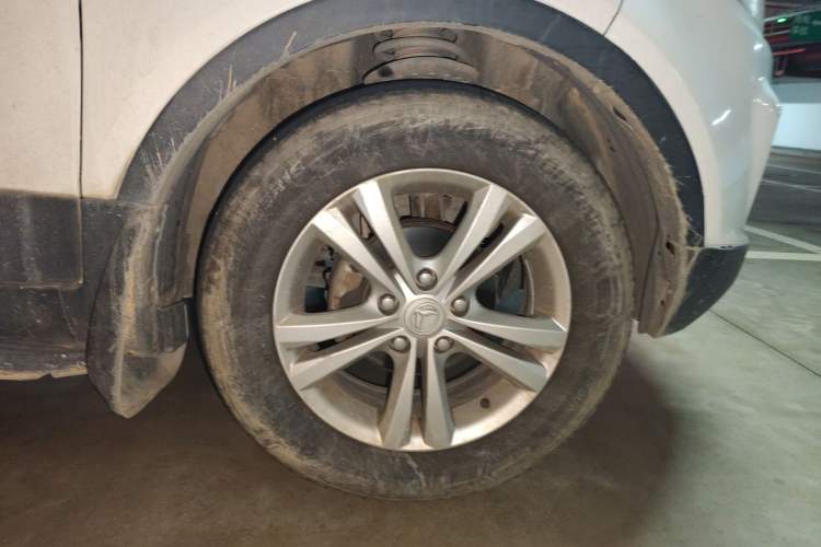 Used HYOSOW S3 2014 1.5L Comfort Version China IV Emission Standard Right Front Wheel Hub