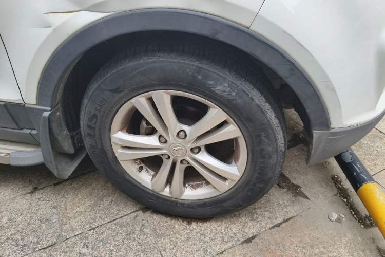 Used HYOSOW S3 2014 1.5L Luxury Version China IV Emission Standard Right Front Wheel Hub