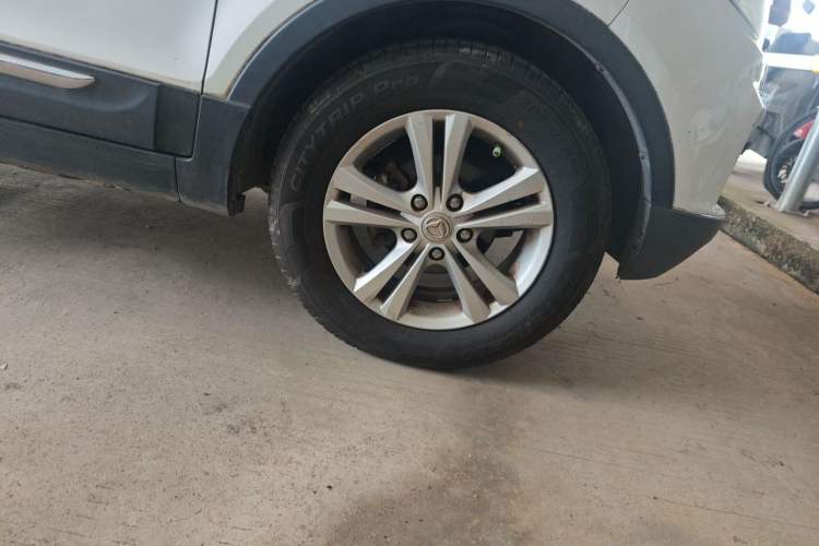 Used HYOSOW S3 2014 1.5L Luxury Version China IV Emission Standard Right Front Wheel Hub