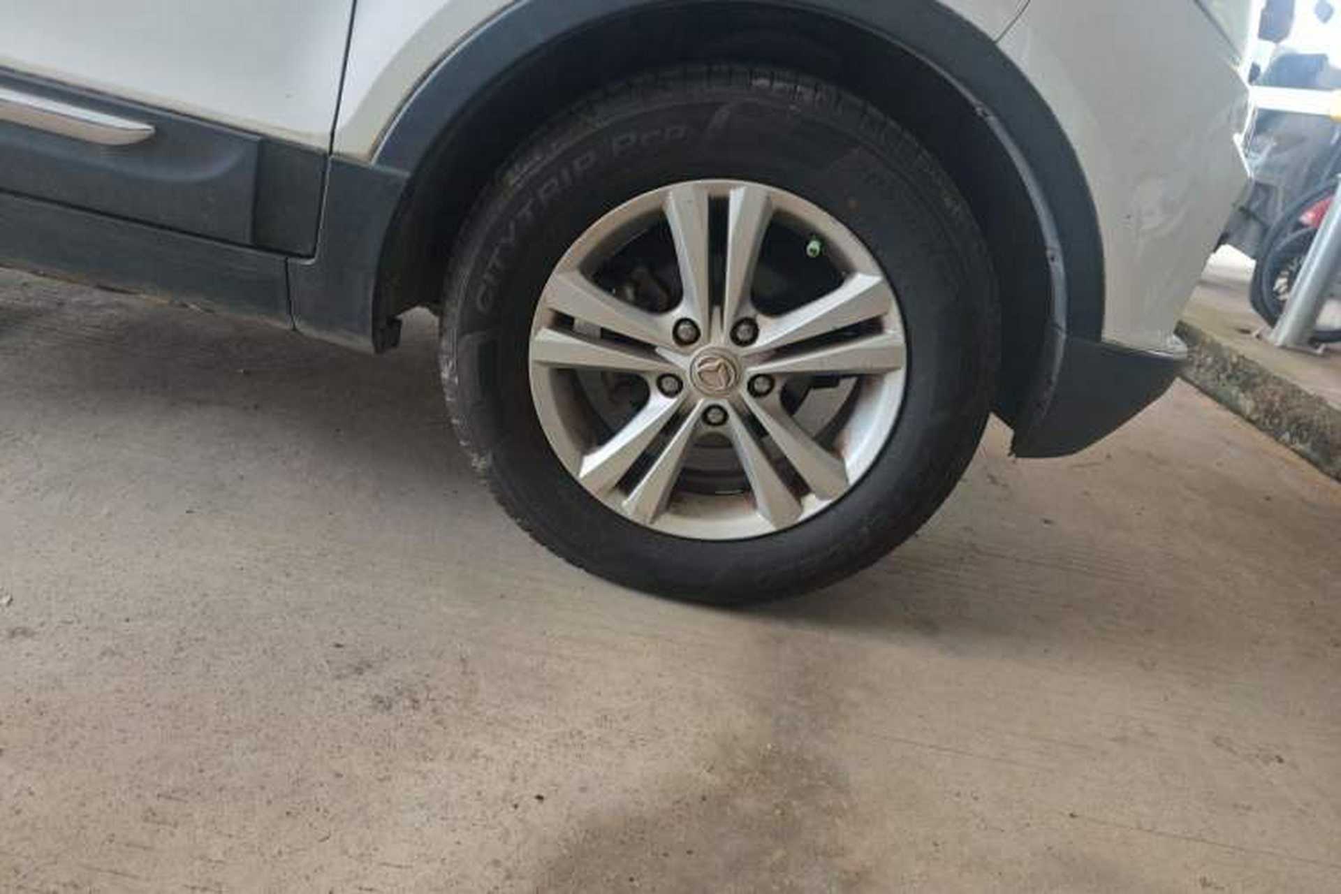 Used HYOSOW S3 2014 1.5L Luxury Version China IV Emission Standard Right Front Wheel Hub