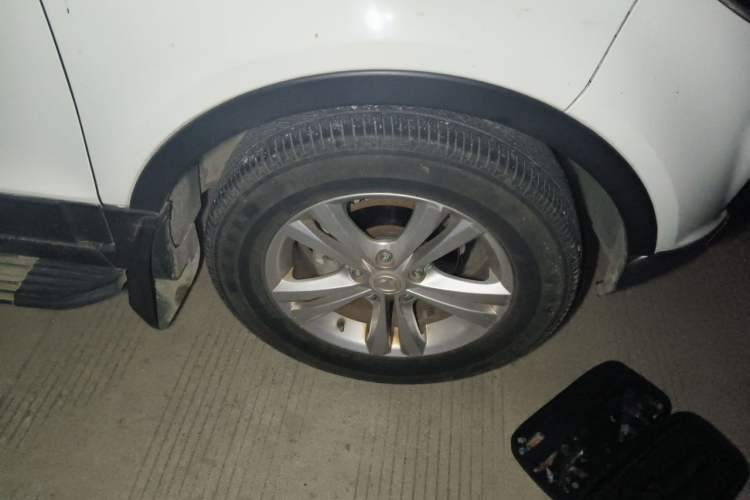 Used HYOSOW S3 2014 1.5L Luxury Version China IV Emission Standard Right Front Wheel Hub