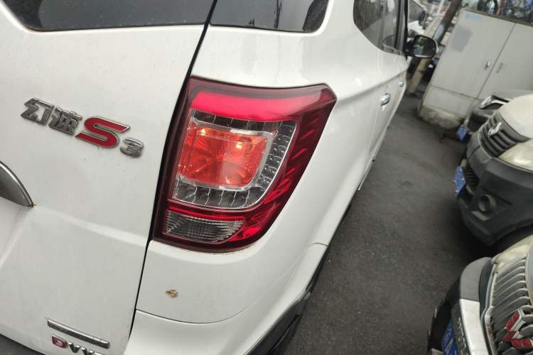 Used HYOSOW S3 2014 1.5L Luxury Version China IV Emission Standard Right Rear Taillight