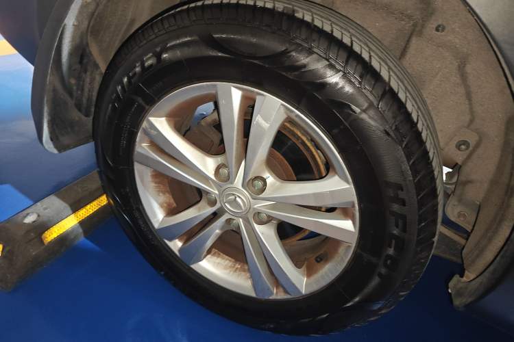Used HYOSOW S3 2014 1.5L Luxury Version China IV Emission Standard Right Rear Wheel Hub