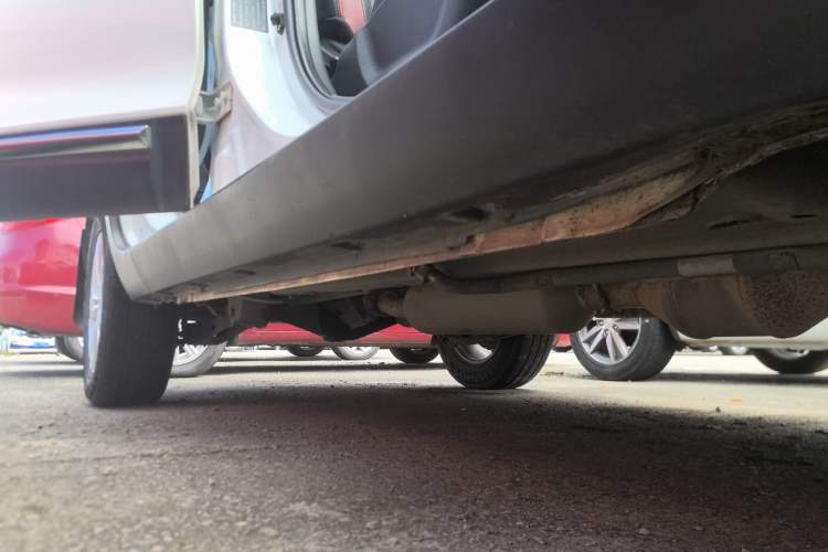 Used HYOSOW S3 2014 1.5L Luxury Version China IV Emission Standard Right Side Sill