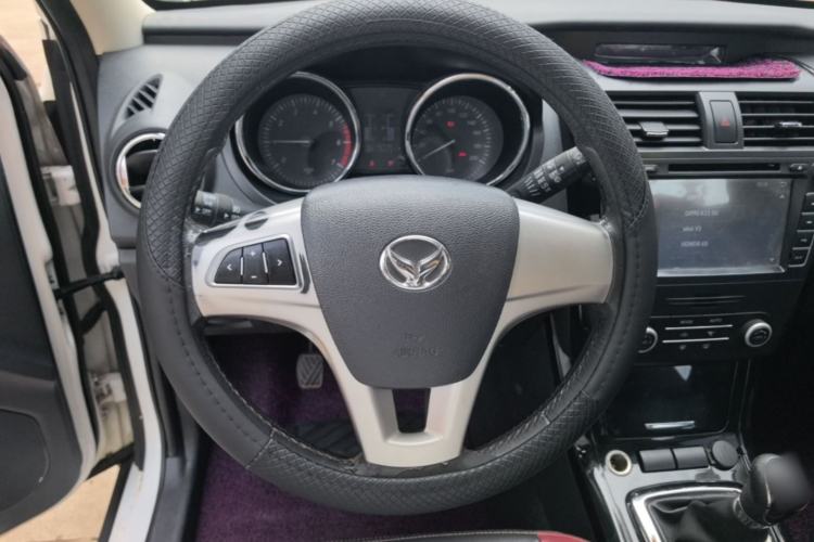 Used HYOSOW S3 2014 1.5L Luxury Version China IV Emission Standard Steering Wheel