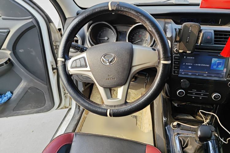 Used HYOSOW S3 2014 1.5L Luxury Version China IV Emission Standard Steering Wheel