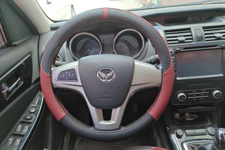 Used HYOSOW S3 2014 1.5L Luxury Version China IV Emission Standard Steering Wheel