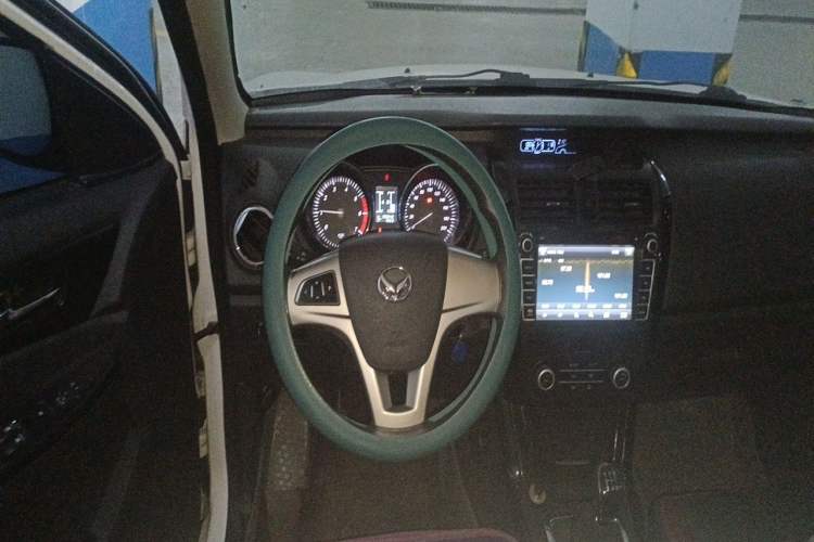 Used HYOSOW S3 2014 1.5L Luxury Version China IV Emission Standard Steering Wheel