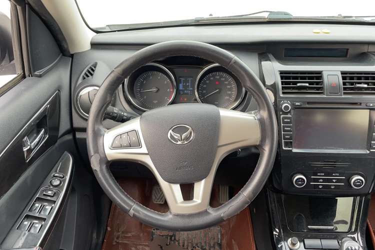 Used HYOSOW S3 2014 1.5L Luxury Version China IV Emission Standard Steering Wheel