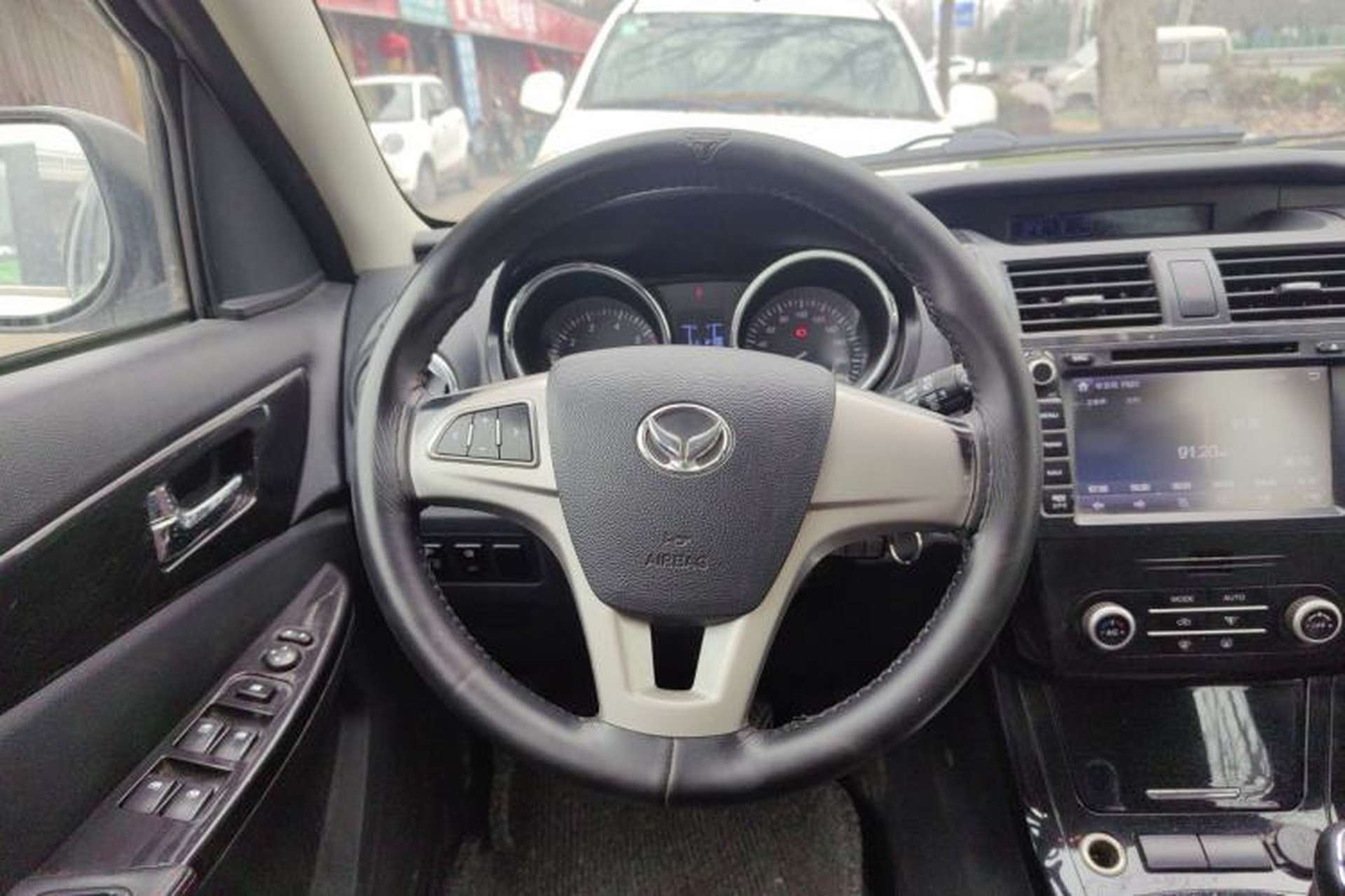 Used HYOSOW S3 2014 1.5L Luxury Version China IV Emission Standard Steering Wheel