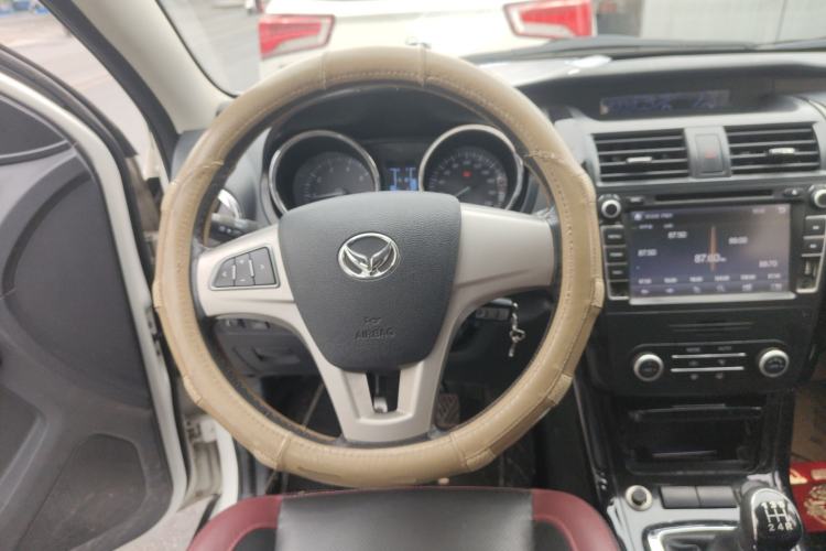 Used HYOSOW S3 2014 1.5L Luxury Version China IV Emission Standard Steering Wheel