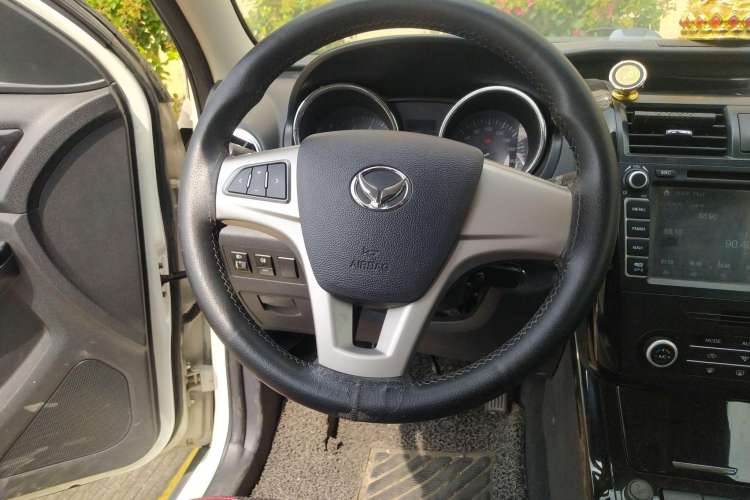 Used HYOSOW S3 2014 1.5L Luxury Version China IV Emission Standard Steering Wheel