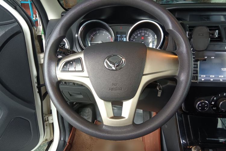 Used HYOSOW S3 2014 1.5L Comfort Version China IV Emission Standard Steering Wheel