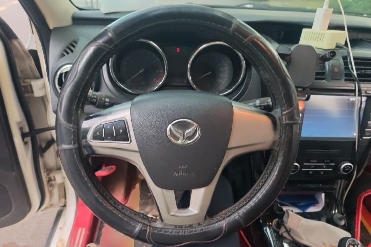 Used HYOSOW S3 2014 1.5L Luxury Version China IV Emission Standard Steering Wheel