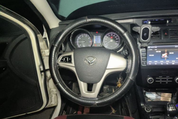 Used HYOSOW S3 2014 1.5L Luxury Version China IV Emission Standard Steering Wheel