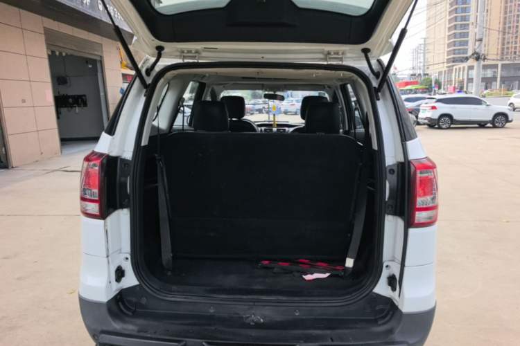 Used HYOSOW S3 2014 1.5L Luxury Version China IV Emission Standard Trunk