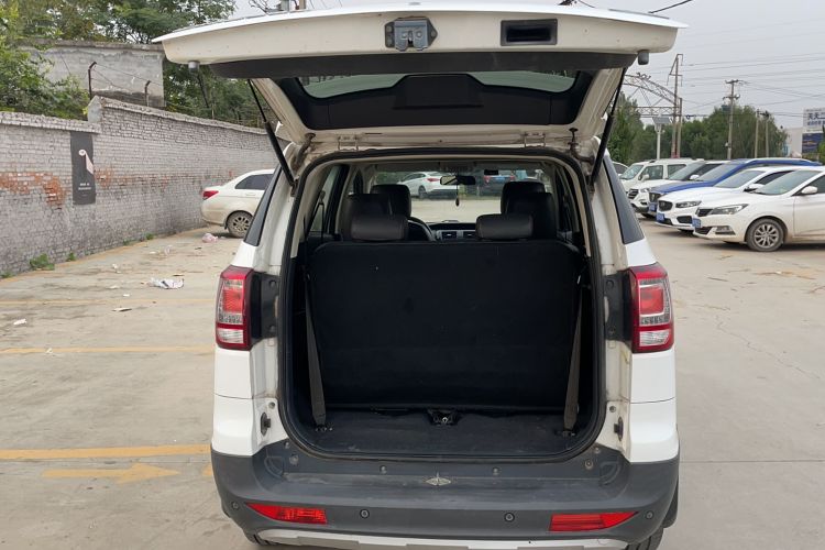 Used HYOSOW S3 2014 1.5L Luxury Version China IV Emission Standard Trunk
