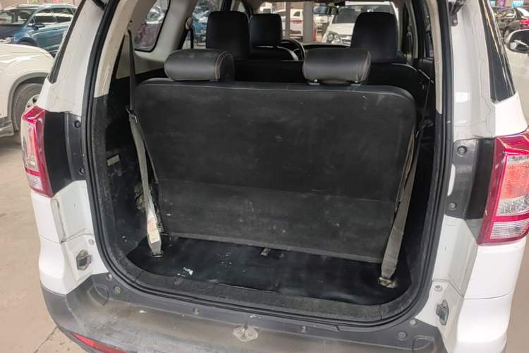 Used HYOSOW S3 2014 1.5L Luxury Version China IV Emission Standard Trunk