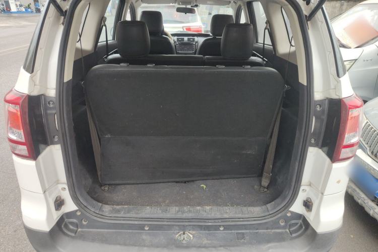 Used HYOSOW S3 2014 1.5L Luxury Version China IV Emission Standard Trunk