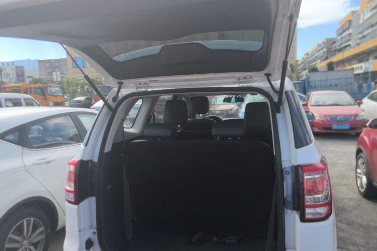 Used HYOSOW S3 2014 1.5L Luxury Version China IV Emission Standard Trunk