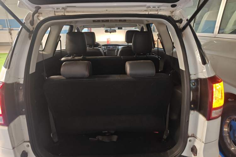 Used HYOSOW S3 2014 1.5L Luxury Version China IV Emission Standard Trunk