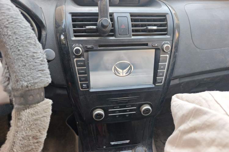 Used HYOSOW S3 2014 1.5L Comfort Version China IV Emission Standard Audio And AC Panel