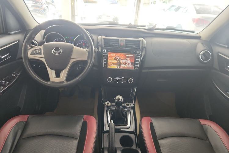 Used HYOSOW S3 2014 1.5L Luxury Version China IV Emission Standard Center Console