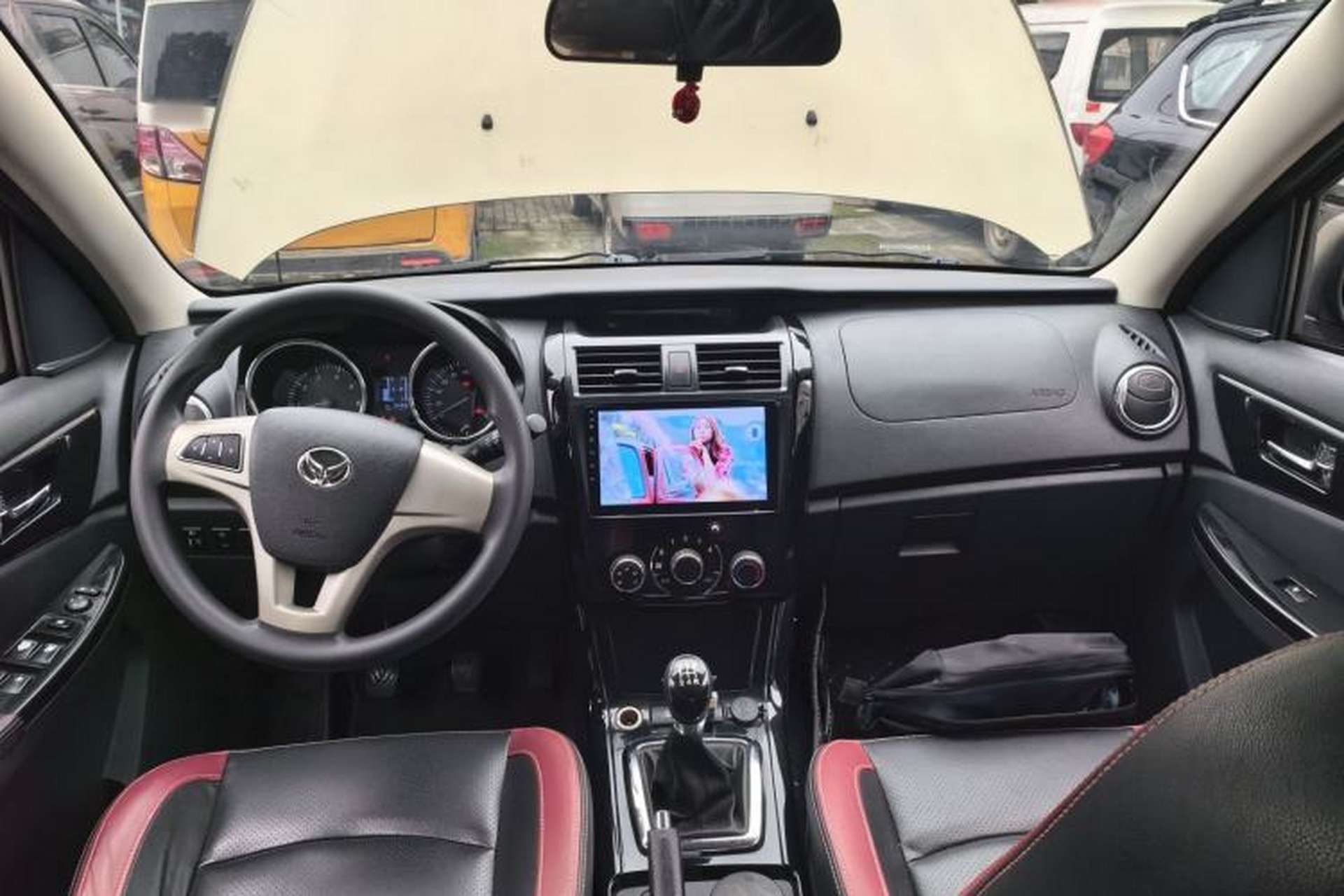 Used HYOSOW S3 2014 1.5L Comfort Version China IV Emission Standard Center Console