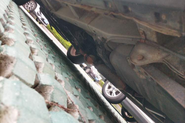 Used HYOSOW S3 2014 1.5L Comfort Version China IV Emission Standard Chassis Rear Left