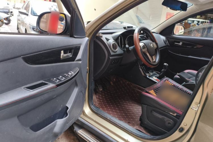 Used HYOSOW S3 2014 1.5L Comfort Version China IV Emission Standard Driver Seat