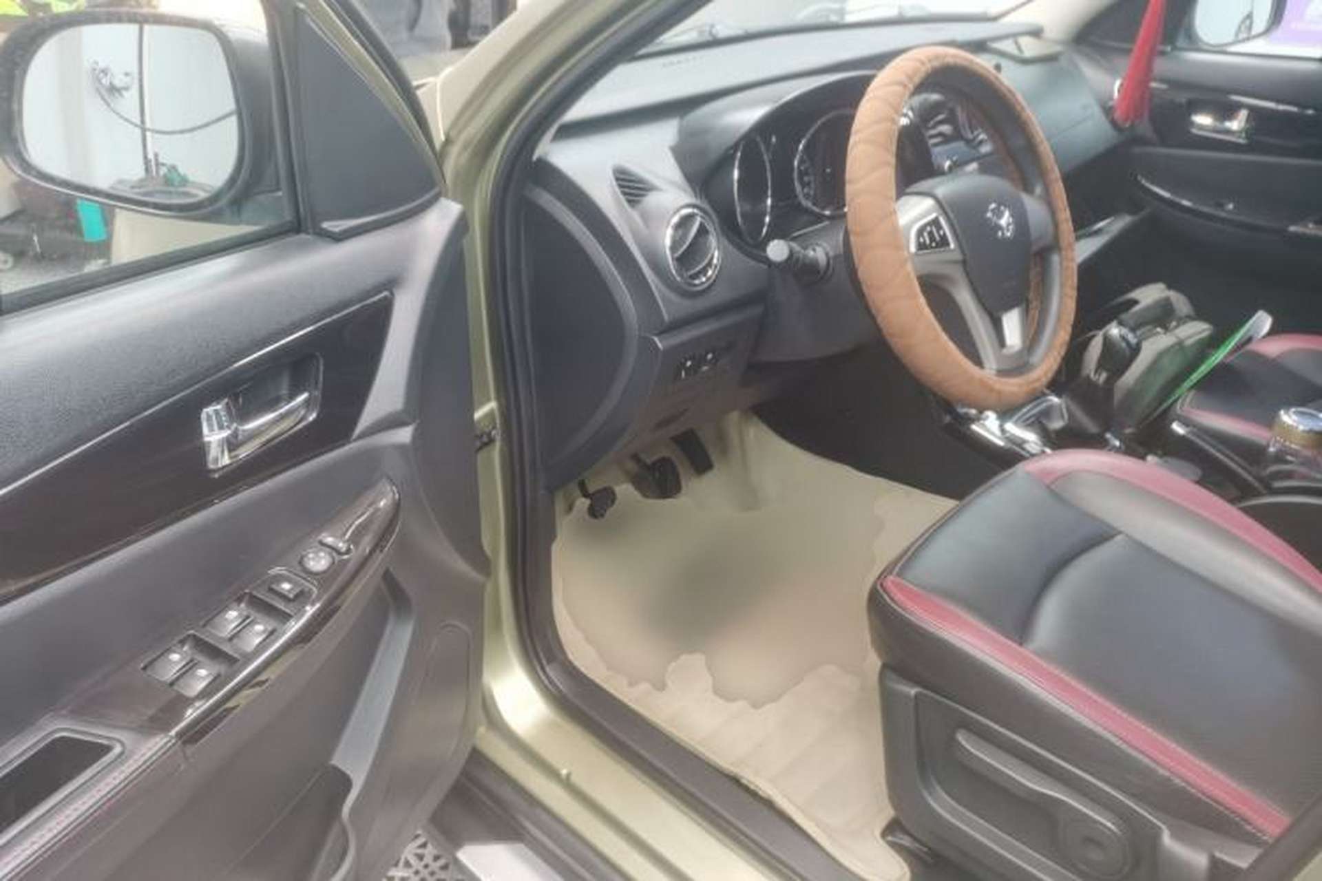 Used HYOSOW S3 2014 1.5L Comfort Version China IV Emission Standard Driver Seat